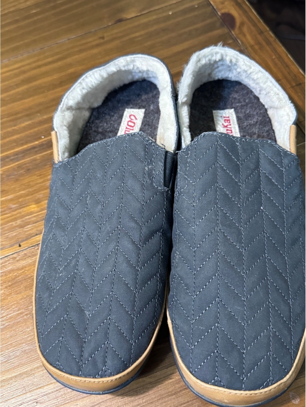 OluKai Hano Hano Men’s 10 Gray Quilted Shearling Lined Slip On Slippers